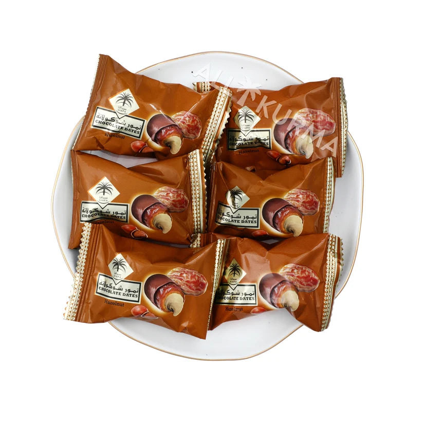 Kurma Coklat Hitam Siafa dengan Badam